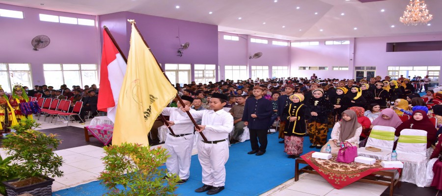 prosesi pelepasan siswa kelas akhir
